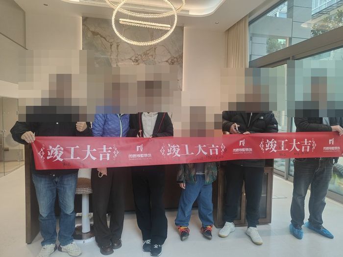 汤臣豪园南区 · 交付合影(客户与交付团队)